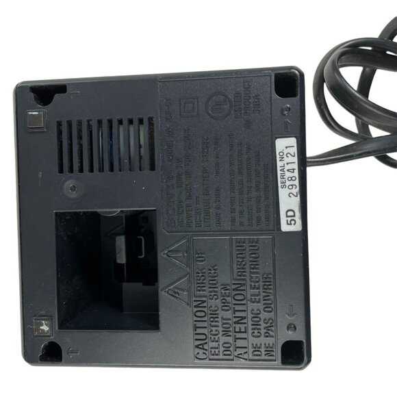 Sony Cube Alarm Clock Radio Black AM FM Model ICF C212 u - Picture 4 of 4